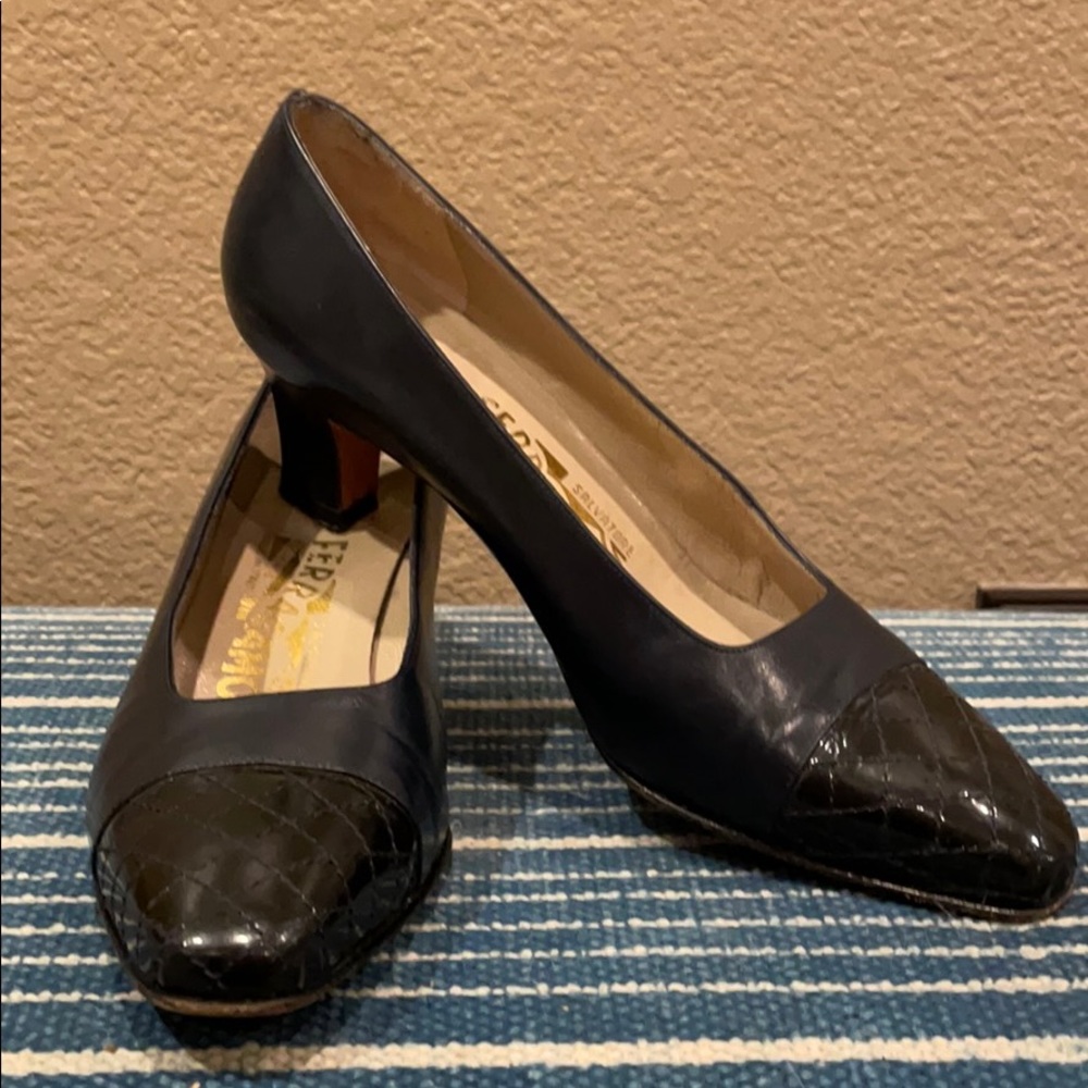 Salvatore Ferragamo Classic quilted stitching pump